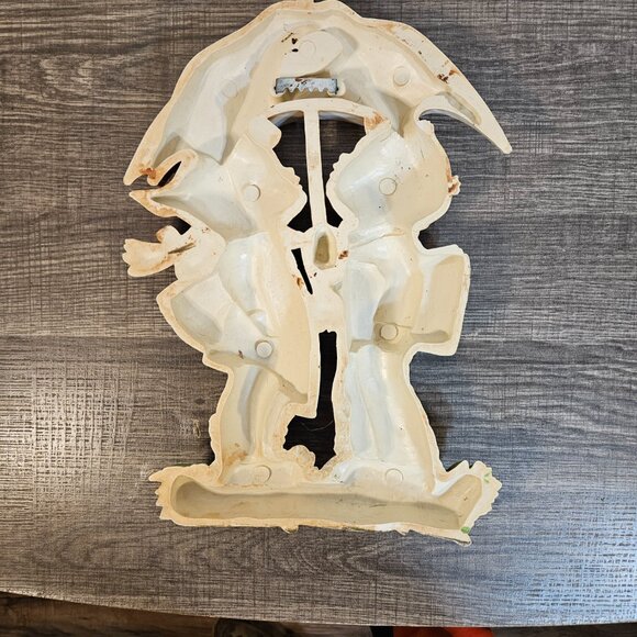 Boy and Girl Kissing Vintage Homeco Wall Decor -- ITEM #2239 - Picture 4 of 4